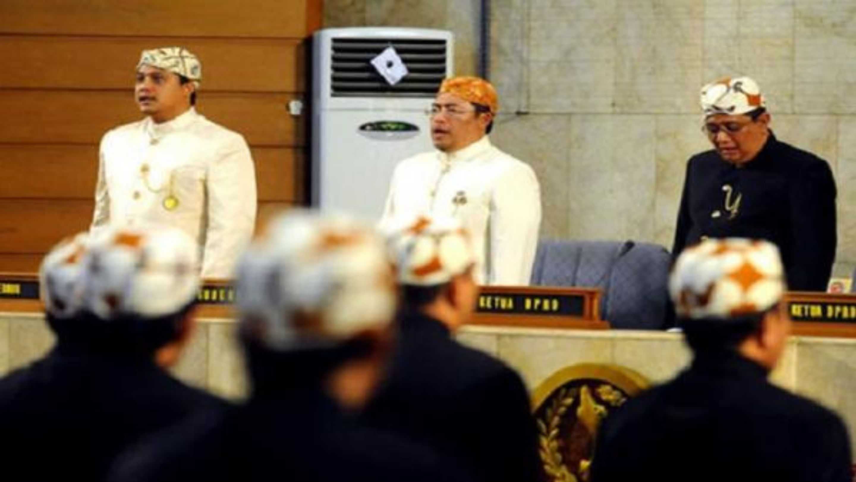 Mengenal 7 Pakaian Adat Sunda, Dari Rakyat Biasa hingga Kaum Bangsawan